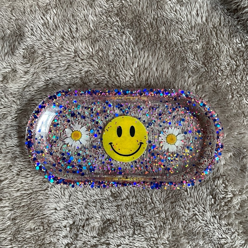 Resin Smiley Tray - Picture 2 of 4